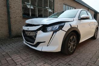 Damaged car Peugeot 208 Ev Active Pack 50 kWh 2021/12