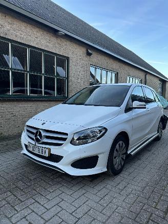 krockskadad bil auto Mercedes B-klasse 220 d Ambition 2019/10