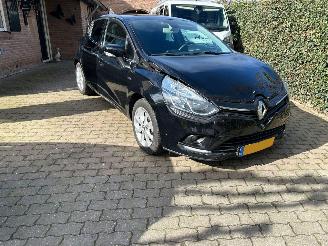 skadebil auto Renault Clio 0.9 TCe Limited 2017/12