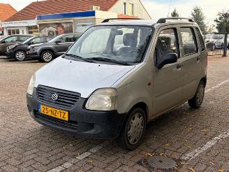 krockskadad bil auto Suzuki Wagon r 1.3 GA ( INRUIIL VERKREGEN ) 2001/6