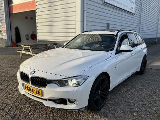 krockskadad bil auto BMW 3-serie 320D Automaat Panoramadak 2013/6