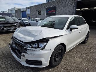 uszkodzony samochody osobowe Audi A1 Sportback 1.0TFSI-Ultra Navi Stoelverw. CruiseControle Airco Pdc 70KW/95PK 2018/8