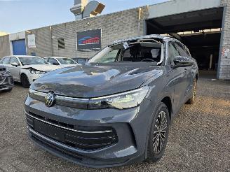 Coche accidentado Volkswagen Tiguan 2.0 TDI DSG Virtual IQ-Light 360view Navi Sfeerverl. Stuurverw. Stoelverw. Acc Trekhaak 110KW/150PK 2025/1