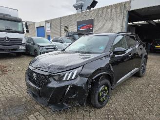 Unfallwagen Peugeot 2008 GT-Line Automaat Pano Leder Camera Led Keyless Acc Lane-Assist Sfeerverl. 96KW/131PK 2021/8