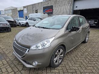 Avarii autoturisme Peugeot 208 1.2 Allure Pano Climatronic MultiMedia Led Pdc CruiseControl 60KW / 82PK 2013/3