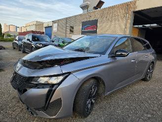 Vaurioauto  passenger cars Peugeot 308 Allure Automaat Virtual Keyless Camera Navi Led 96KW / 131PK 2023/12