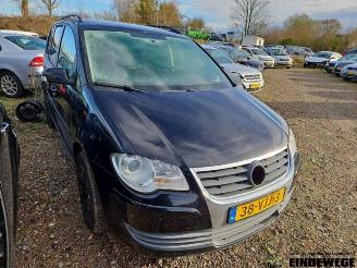 Vrakbiler auto Volkswagen Touran Touran (1T1/T2), MPV, 2003 / 2010 1.9 TDI 105 Euro 3 2007/8