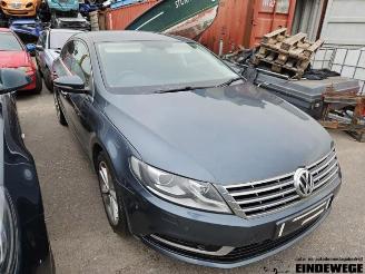 Vrakbiler auto Volkswagen Passat Passat (362), Sedan, 2010 / 2014 2.0 TDI 16V 140 2012/7