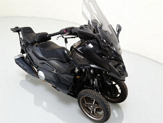 krockskadad bil bromfiets Kymco  CV3 550 2023/6