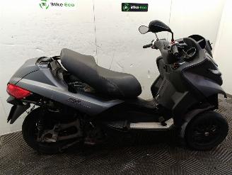 skadebil bromfiets Piaggio  500 MP3 2012/5