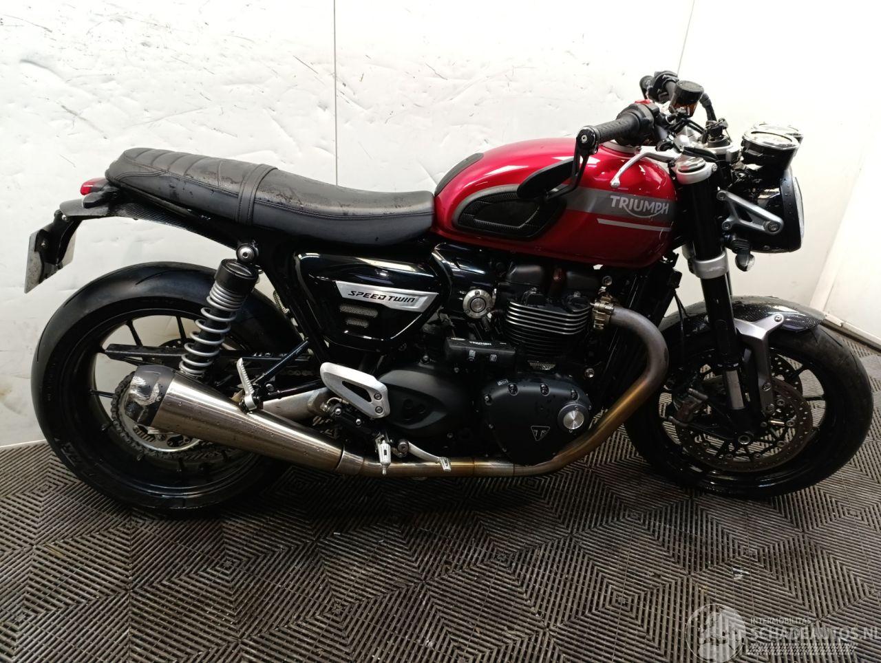 Triumph  1200 SPEEDTWIN