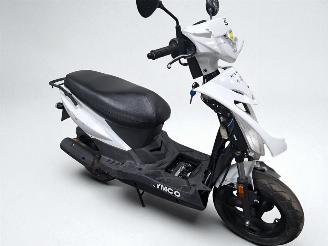 krockskadad bil bromfiets Kymco  AGILITY 2019/7