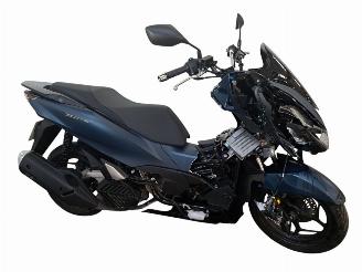 krockskadad bil bromfiets Honda  PCX 2025/1