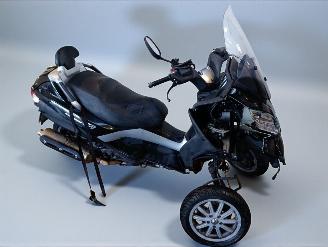krockskadad bil bromfiets Piaggio  MP3 2011/1