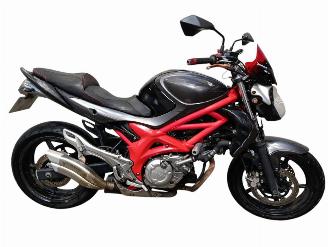 krockskadad bil motor Suzuki Gladius 650 SFV 2013/11