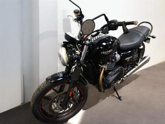 Triumph  STREET TWIN picture 3