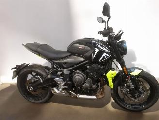 krockskadad bil motor Triumph Trident 660  2023/12