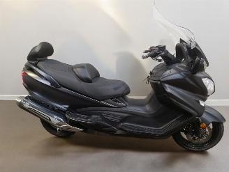 krockskadad bil bromfiets Suzuki  BURGMAN 2017/7