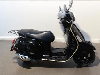 krockskadad bil auto Piaggio GTS VESPA 2020/6