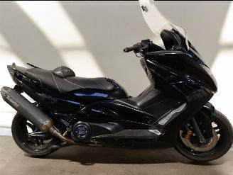 krockskadad bil bromfiets Yamaha  XP TMAX 2010/8