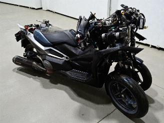 krockskadad bil bromfiets Kymco  CV3 2025/1