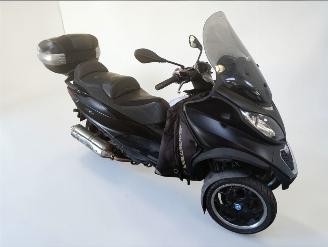 krockskadad bil bromfiets Piaggio  MP3 2014/8