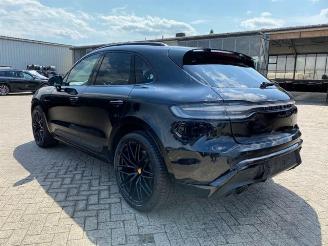 skadebil auto Porsche Macan GTS *PANO - KAM - NAV - BOSE* 2024/2