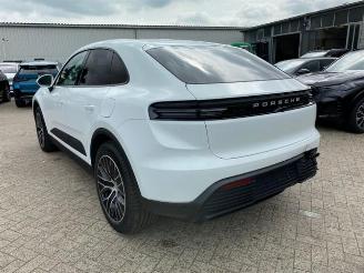 Vrakbiler auto Porsche Macan 4 *PANO - BOSE - NAVI - KAM* 2025/6