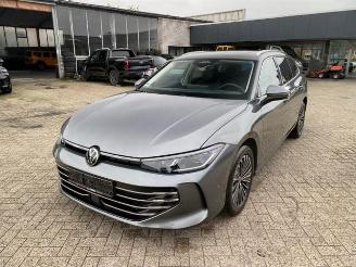 damaged passenger cars Volkswagen Passat Variant 2.0 TDI DSG Elegance 4Motion 2024/10