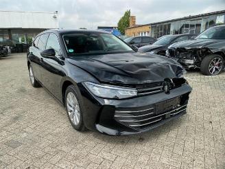 krockskadad bil auto Volkswagen Passat Variant Business 1.5 TSI eHybrid 2025/3