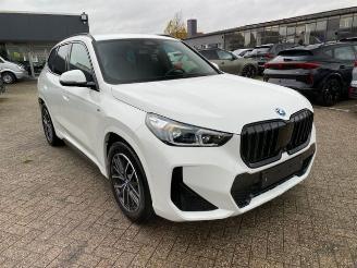 krockskadad bil auto BMW X1 xDrive30e M Sport * HUD - KAM - NAV * 2025/1