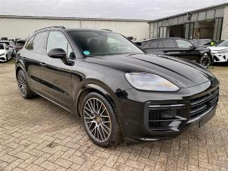 damaged passenger cars Porsche Cayenne Turbo E-Hybrid *HEAD-UP - PANO - KAM* 2025/3