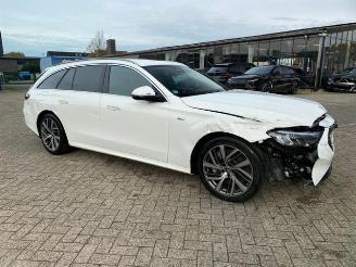 krockskadad bil auto Mercedes E-klasse 300 T Avantgard * KAM - AHK - NAV * 2025/2