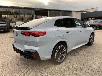 krockskadad bil auto BMW iX2 eDrive20 M Sport *PANO - AHK - KAM - NAVI* 2025/7