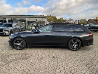 Mercedes E-klasse 300d T 4Matic AMG Lin Prmium*HAD-UP - PANO* picture 3
