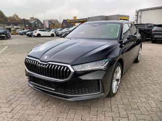 skadebil auto Skoda Superb Combi 1.5 TSI iV L&K *HEAD-UP - PANO-AHK* 2025/3