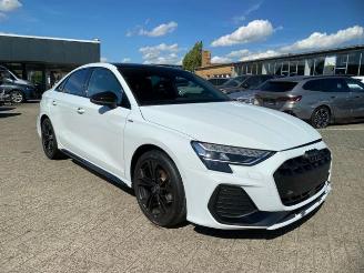 Voiture accidenté Audi A3 Limousine 30 TFSI S line *PANO - NAVI - KAM* 2025/3