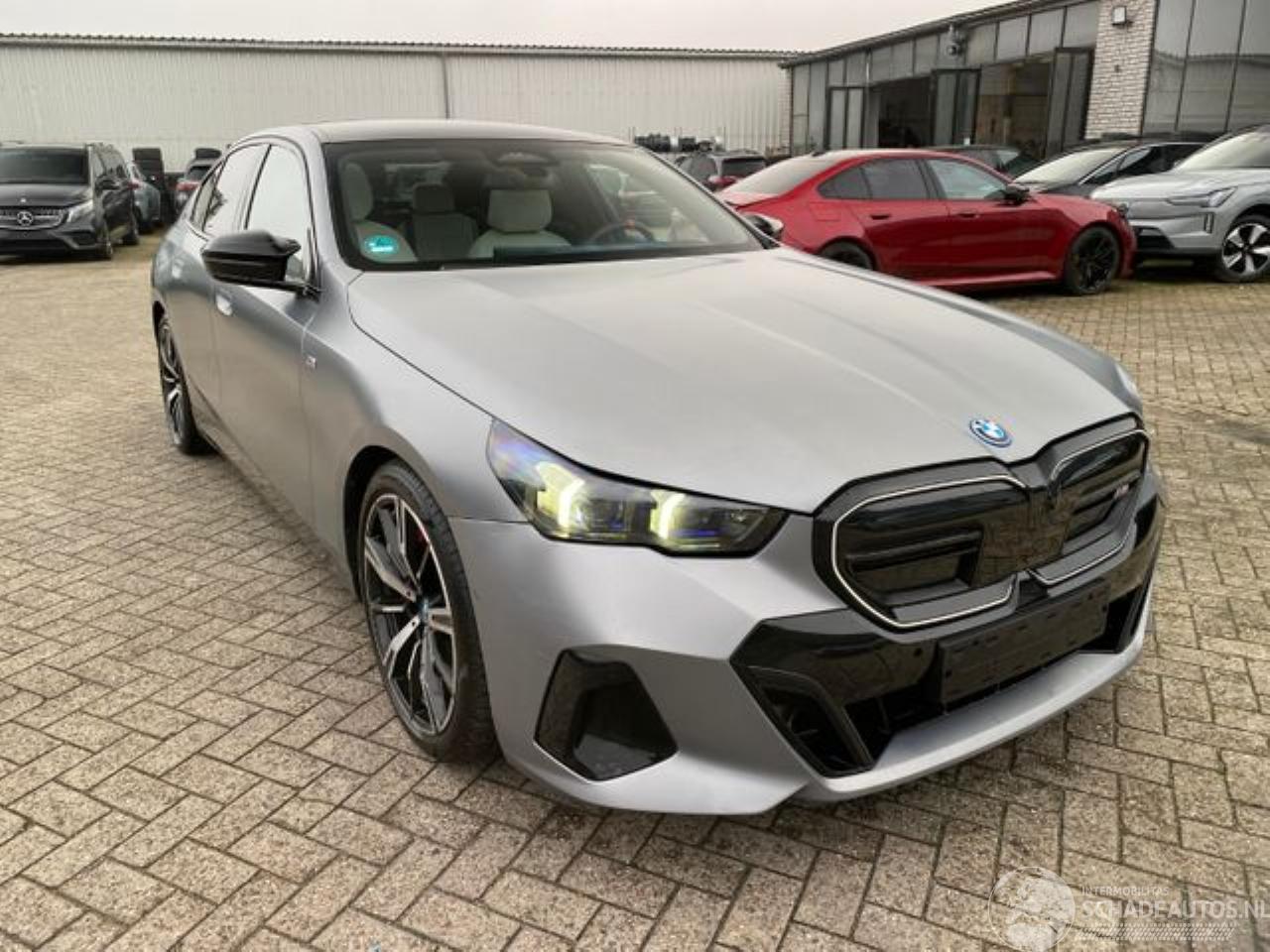 BMW i5 M60 xDrive *HEAD-UP - PANO - 360 KAM - NAVI*