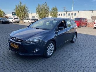 krockskadad bil auto Ford Focus  2014/1