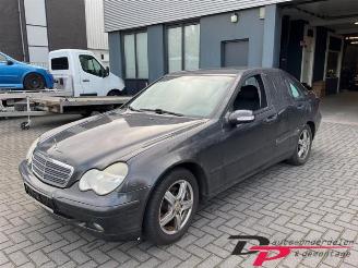 Vrakbiler auto Mercedes C-klasse C (W203), Sedan, 2000 / 2007 2.0 C-180 16V 2002/5