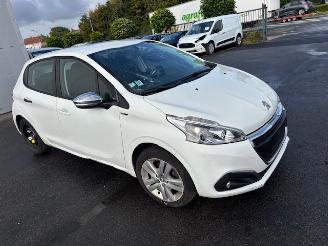  Peugeot 208  2016/4