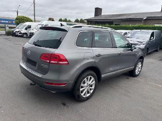 Damaged car Volkswagen Touareg 4x4 blue motion dsg automaat 2013/8