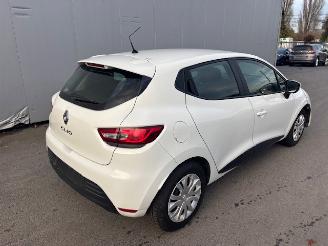 Vaurioauto  passenger cars Renault Clio  2019/6