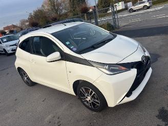 Vaurioauto  passenger cars Toyota Aygo  2016/1