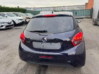 Peugeot 208  picture 5