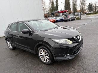 damaged passenger cars Nissan Qashqai  2016/9