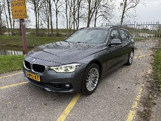 Damaged car BMW 3-serie Touring 318i Executive 2018/12