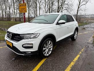 Schadeauto Volkswagen T-Roc 1.0 TSI Style 2019/6