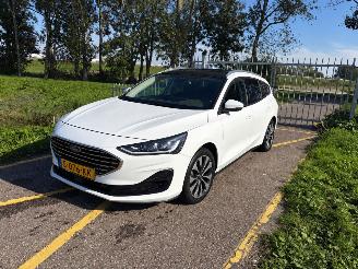škoda osobní automobily Ford Focus Wagon 1.0 Ecoboost Hybrid Titanium 2023/2