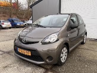 skadebil auto Toyota Aygo 1.0 VVT-i Now Airco NAP! 2013/1